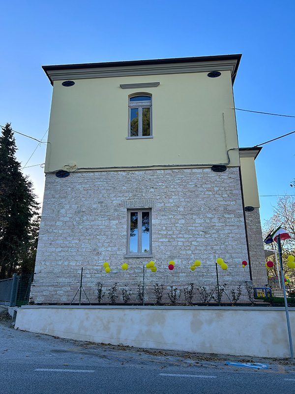 Scuola primaria — Isola di Fano (Fossombrone) — foto 2