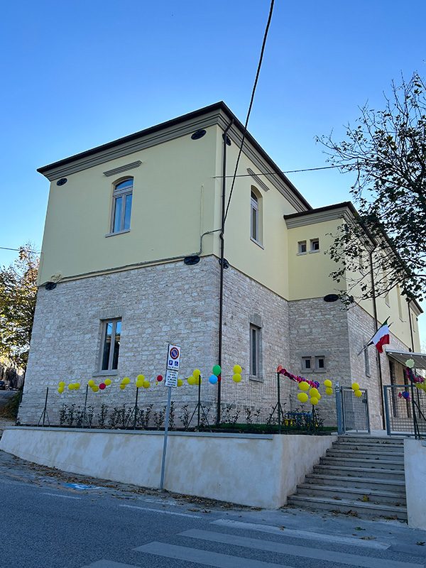 Scuola primaria — Isola di Fano (Fossombrone) — foto 11