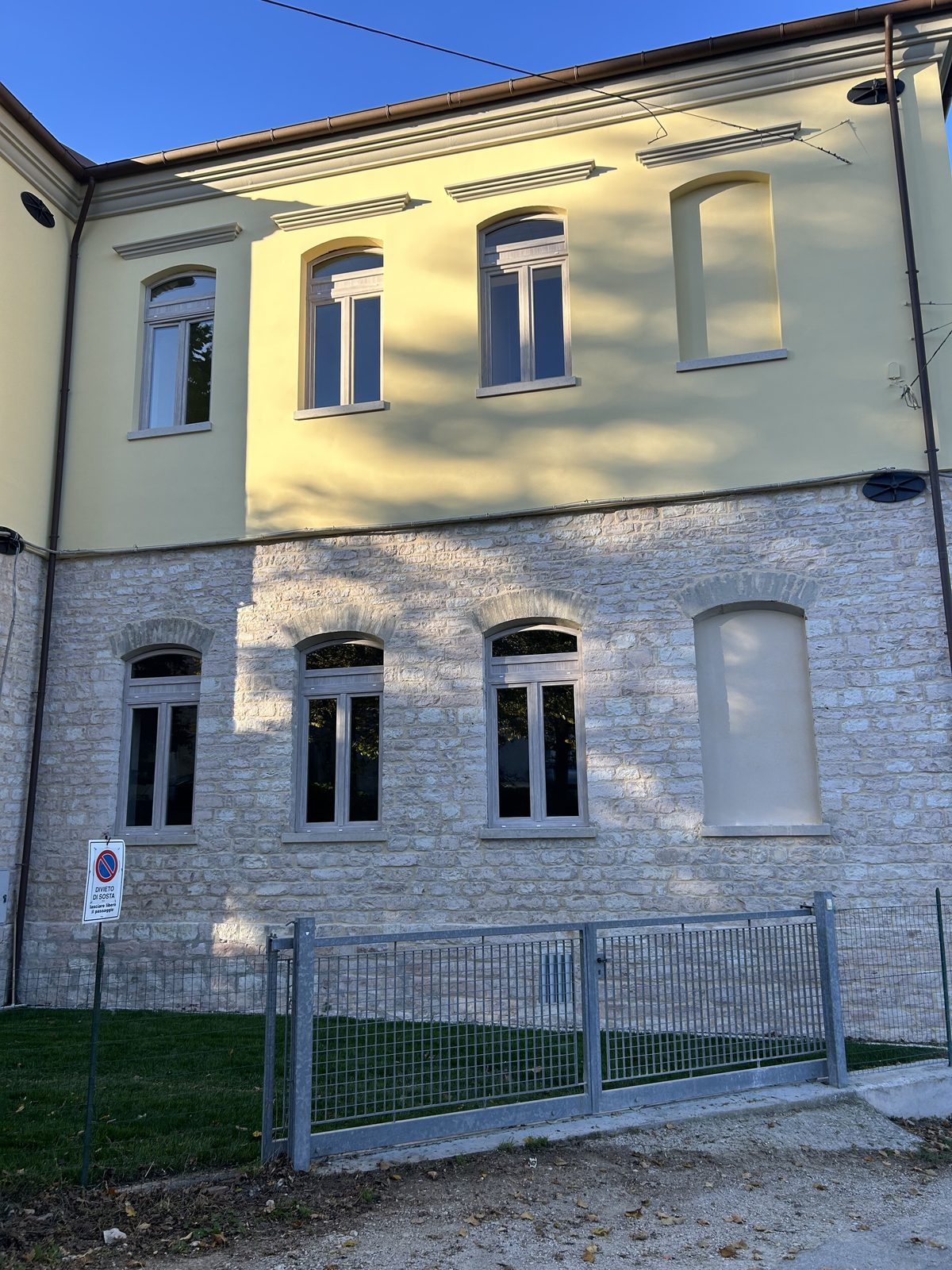 Scuola primaria — Isola di Fano (Fossombrone) — foto 14
